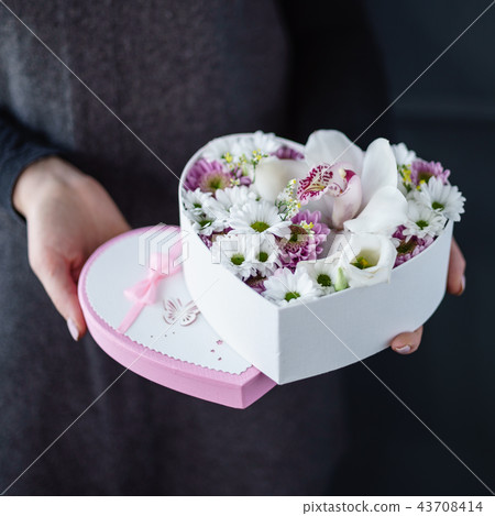 nice bouquet in the hands nice bouquet in the hands 43708414