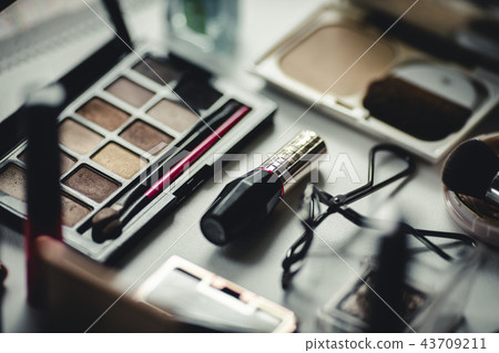 Makeup tool 43709211