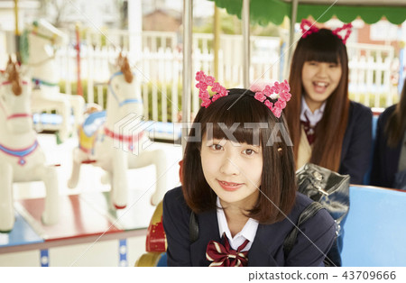 High school girl playing in amusement park High school girl playing in amusement park 43709666