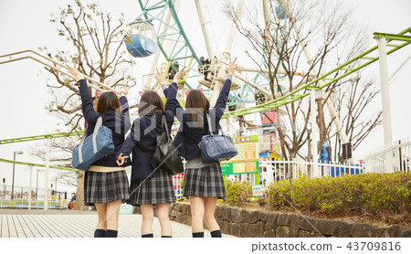 High school girl playing in amusement park High school girl playing in amusement park 43709816