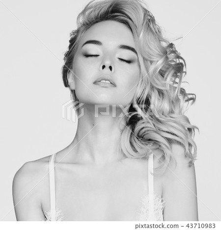 Young beautiful blonde with retro hairstyle 43710983