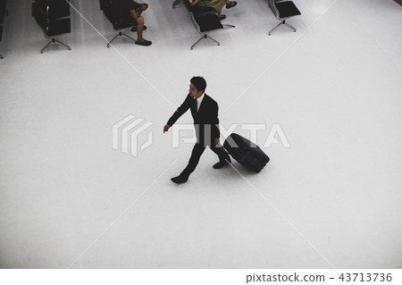 overseas business trip, business man, airport 43713736