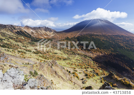 Mt. Asama驚人的看法與秋葉和降雪的 43713858