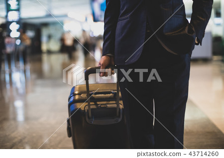 airport, business man, carrier bag 43714260