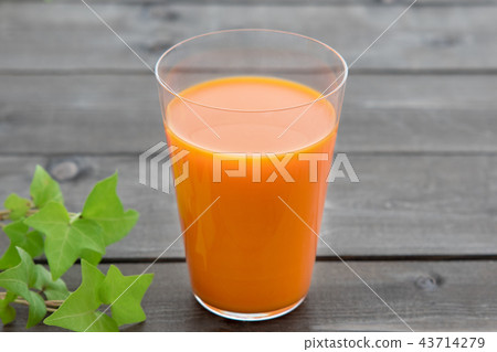 Carrot juice 43714279