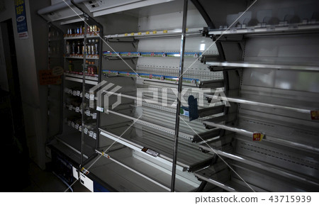 Shelf of a convenience store that became empty due to the earthquake Shelf of a convenience store that became empty due to the earthquake 43715939