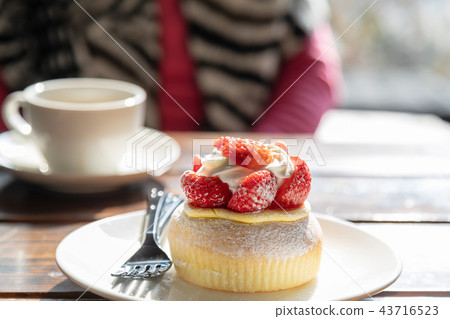 Strawberry cream bread out in focus at a cafe 43716523