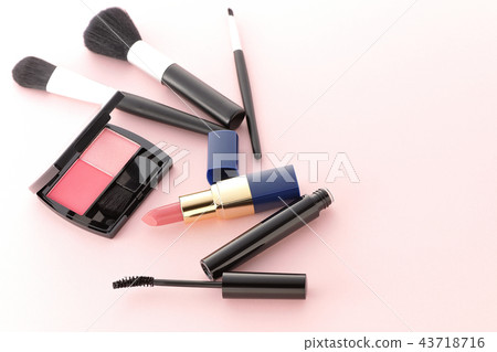 Cosmetics 43718716