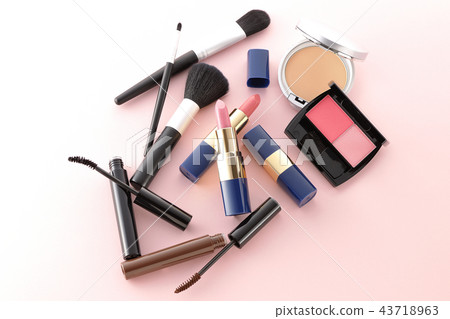 很多化妝品 43718963