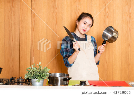 圍裙的女孩 43719005