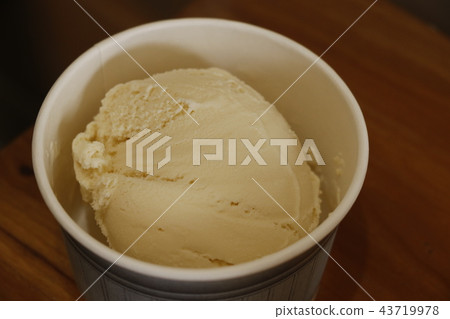 Vanilla Icecream 43719978
