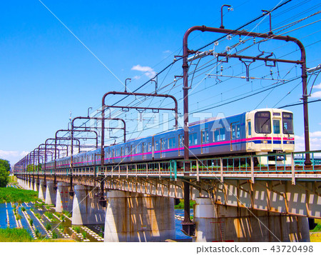 Keio Line Series 9000 crossing the Tama River 43720498