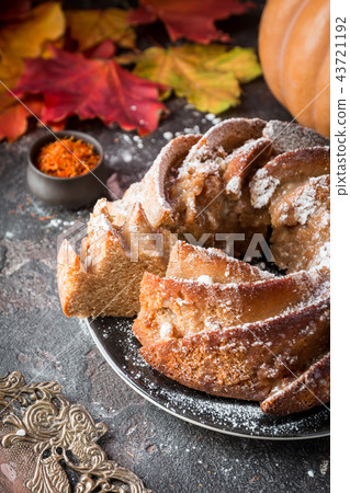 Homemade Bundt cake 43721192
