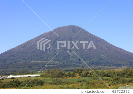 Mt. Yotei在晚夏從Makkari村莊，輕的區看見了 43722252