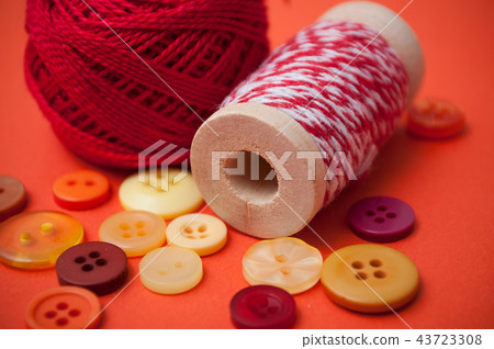 buttons and bobbins of cotton yarn buttons and bobbins of cotton yarn 43723308