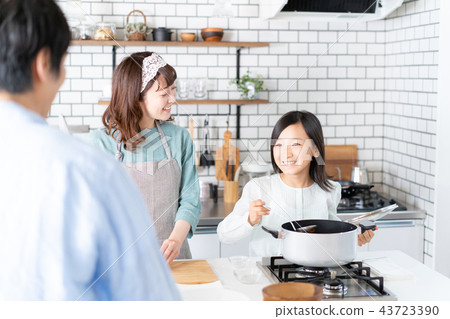 Family kitchen cooking 43723390