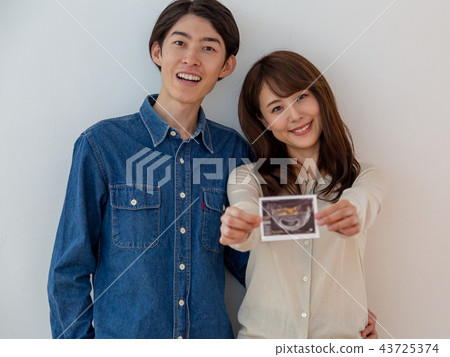 夫婦懷孕迴聲照片 夫婦懷孕迴聲照片 43725374