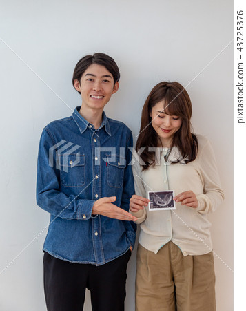 夫婦懷孕迴聲照片 夫婦懷孕迴聲照片 43725376