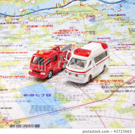 Emergency vehicle 43725663