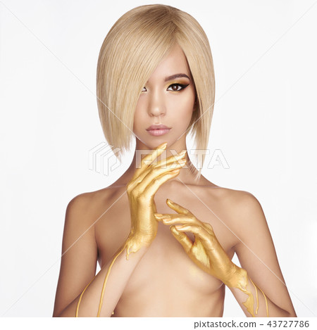 Elegant nude asian woman with gold flowing down her hands 43727786