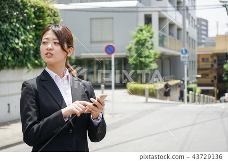 Young Business Woman Finding a Place on a Smartphone 43729136