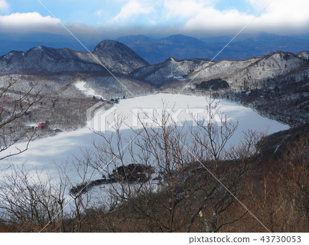 View of Onuma towards the west from the summit of Mt. Akagiyama Komagatake in winter View of Onuma towards the west from the summit of Mt. Akagiyama Komagatake in winter 43730053