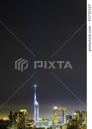 Beautiful night view of Fukuoka Fukuoka Tower with white illumination 43730107