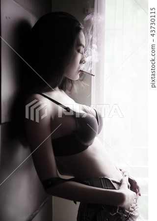 Smoking girl in bikini 43730115