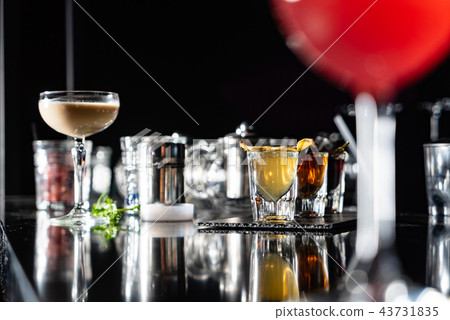 cocktail in the bar 43731835