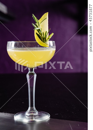 cocktail in the bar 43731877