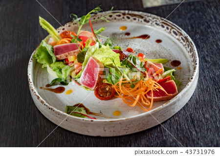 salad with tuna 43731976
