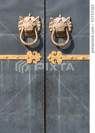 Golden colored chinese door knockers 43733162