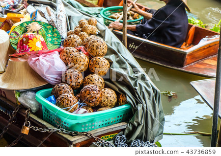 Food and drink  at Damnoen Saduak floating market 43736859