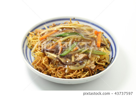 麵條菜,堅實的炒蕎麥麵,油炸蕎麥麵,切碎的蔬菜切碎的蔬菜 麵條菜,堅實的炒蕎麥麵,油炸蕎麥麵,切碎的蔬菜切碎的蔬菜 43737597