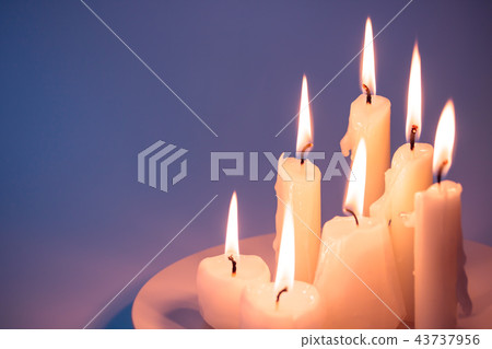 Candle 43737956