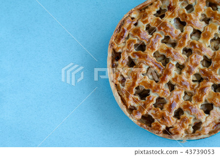 tasty delicious homemade apple pie 43739053