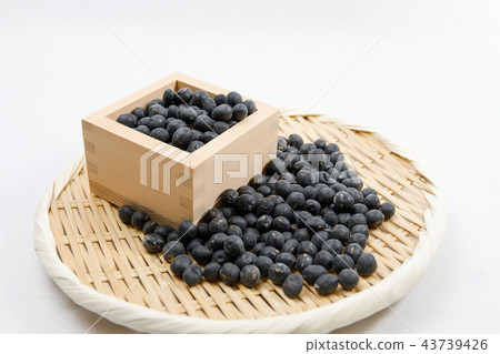 Beans black beans black soybeans grapes dried beans grains 43739426
