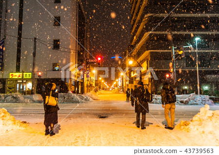 冬天北海道札幌市的夜景 43739563