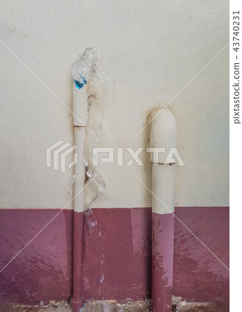 Water tap water pipe damaged. Water tap water pipe damaged. 43740231