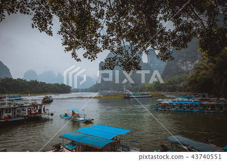 Li River (Lijiang River). 43740551