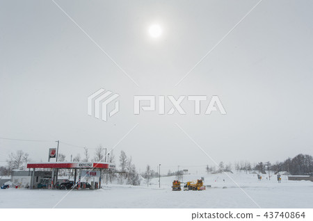 大雪中的加油站 大雪中的加油站 43740864
