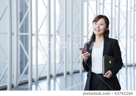 女商人智能手機辦公室女商人 43742284