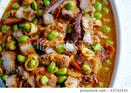 Stir-Fried Twisted Cluster Bean with Shrimps. Stir-Fried Twisted Cluster Bean with Shrimps. 43742435