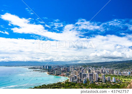 "Hawaii" Diamond Head Observatory · Looking at Waikiki "Hawaii" Diamond Head Observatory · Looking at Waikiki 43742757