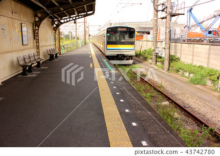 鶴見線火車(1)離開鶴見線荻町站 鶴見線火車(1)離開鶴見線荻町站 43742780