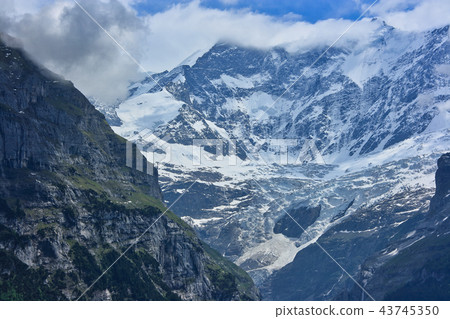 瑞士阿爾卑斯山的絕佳景色 瑞士阿爾卑斯山的絕佳景色 43745350