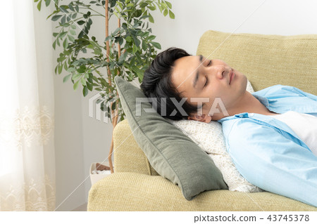 Male lifestyle image 43745378