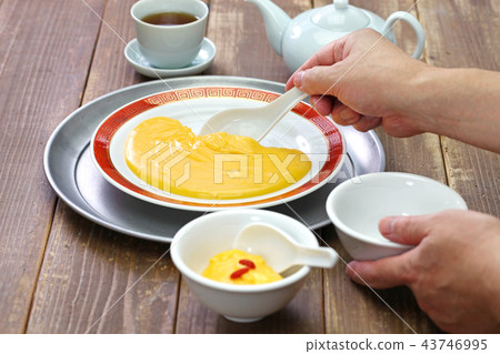 Three fuss Three fuss 43746995