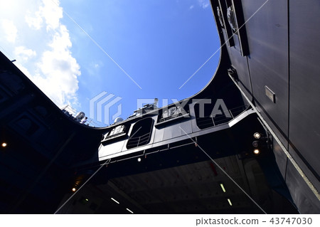 Escort elevator 43747030