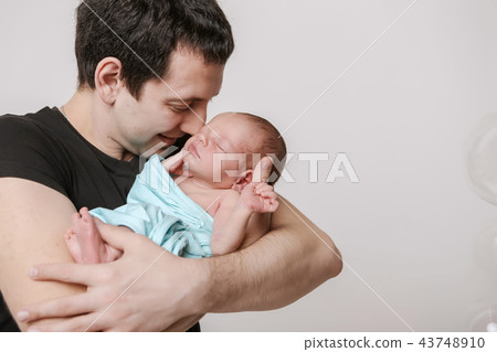 baby on the hands of father baby on the hands of father 43748910